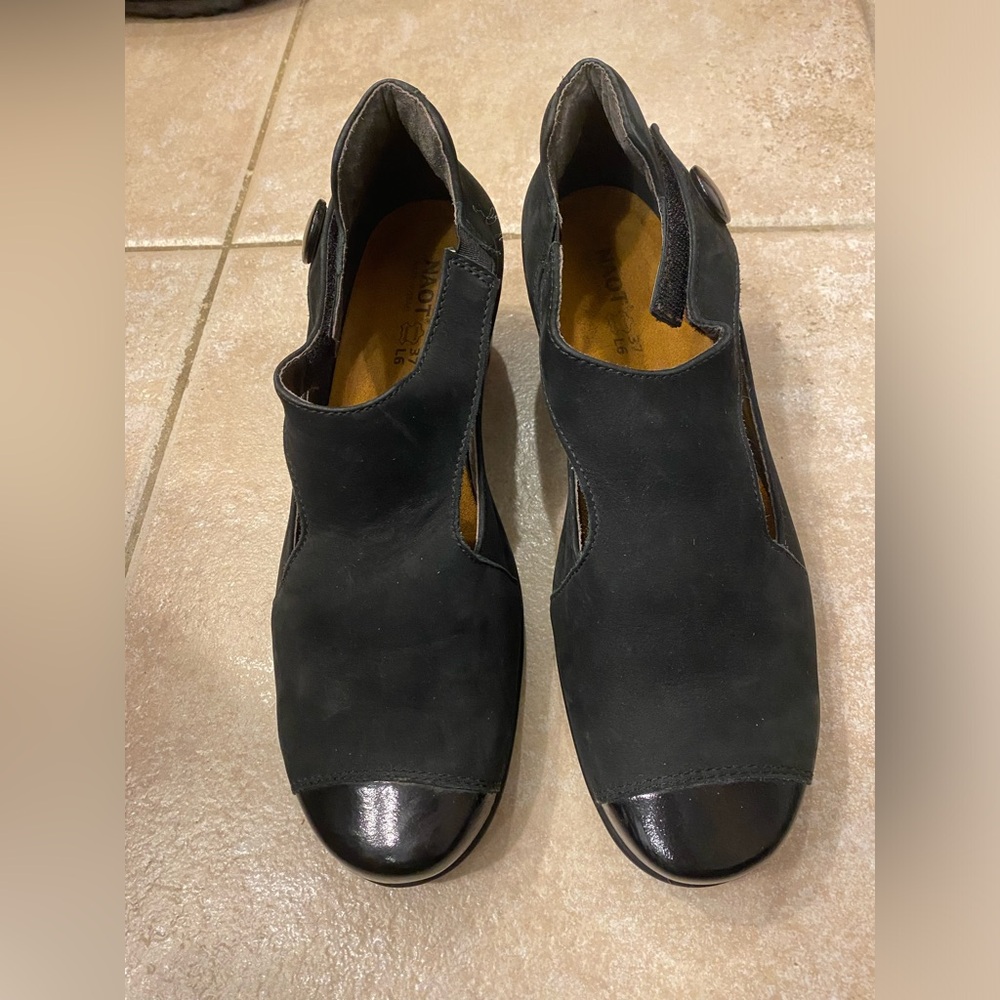Naot T-strap Mary Jane Leather Pump sz.37 Europa.